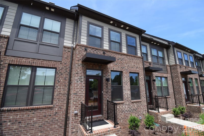 4810 Chastain Avenue, Charlotte, NC - 3 beds, 3.5 baths, 1,761 sqft - $2,800