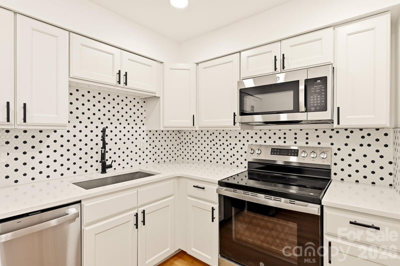 1936 Lakedell Drive, Charlotte, NC - 3 beds, 1 bath, 1,073 sqft - $309,900