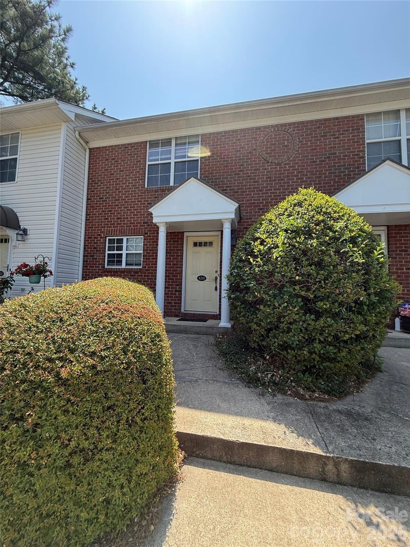 4210 Melrose Club Drive, Matthews, NC - 2 beds, 2.5 baths, 1,152 sqft - $175,000