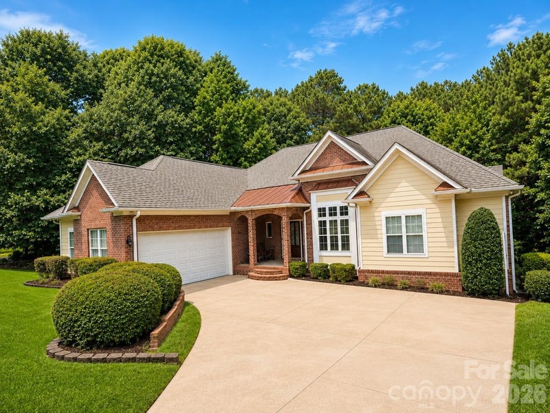 138 Fox Hunt Drive, Mooresville, NC - 4 beds, 4.5 baths, 4,329 sqft - $1,120,000