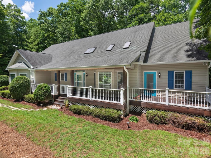 49 Indian Ridge Trail, Hendersonville, NC - 3 beds, 2.5 baths, 3,156 sqft - $699,000