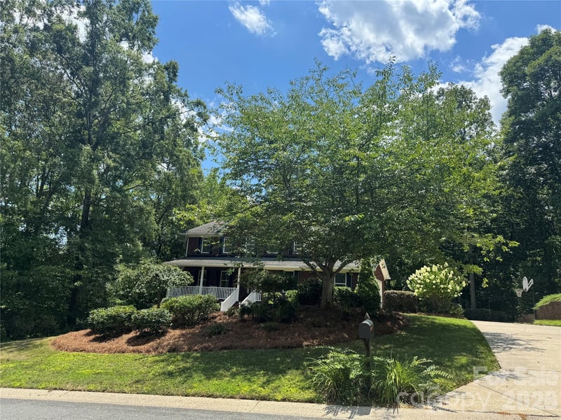 419 Whitefriars Lane, Matthews, NC - 4 beds, 2.5 baths, 2,418 sqft - $625,000