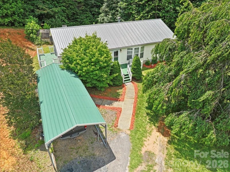 98 Cardinal Lane, Burnsville, NC - 3 beds, 2 baths, 1,456 sqft - $279,000