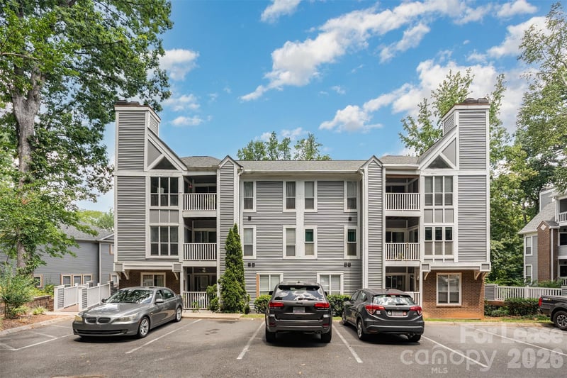 2516 Cranbrook Lane Apt 9, Charlotte, NC - 2 beds, 1 bath, 806 sqft - $1,445/mo