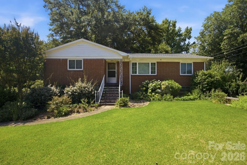 3800 Arvin Drive, Charlotte, NC - 3 beds, 1.5 baths, 1,928 sqft - $345,000