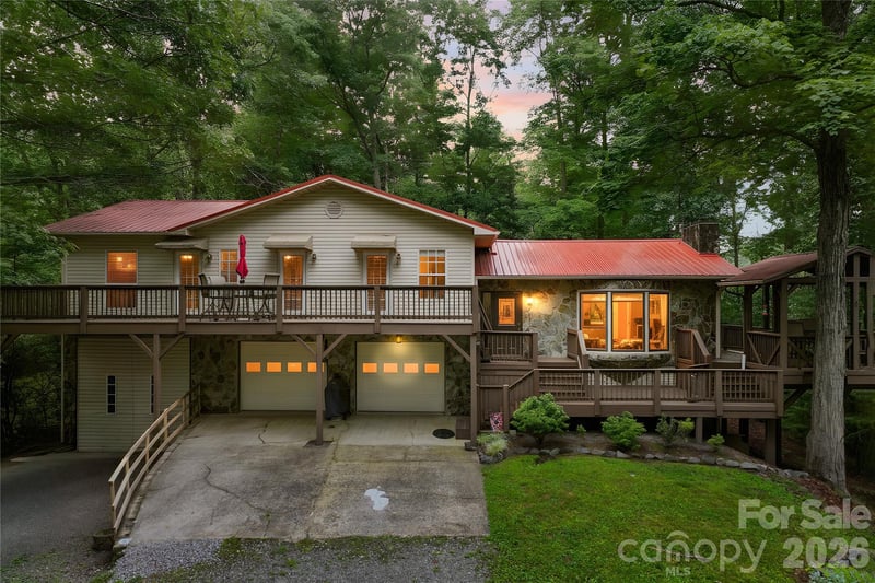 154 Hondah Boulevard, Brevard, NC - 3 beds, 3.5 baths, 1,880 sqft - $599,000