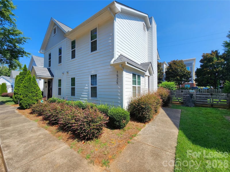 1525 Briar Creek Road B, Charlotte, NC - 2 beds, 2.5 baths - $2,050