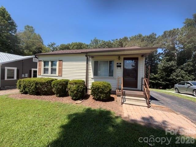 44 Ridgecrest Drive, Marion, NC - 2 beds, 1 bath, 780 sqft - $249,900