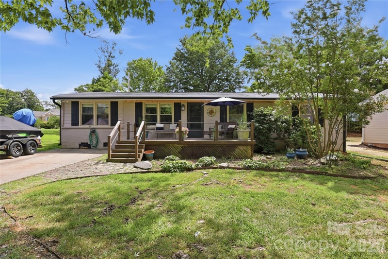 21013 Entrada Drive, Cornelius, NC - 3 beds, 1.5 baths, 1,342 sqft - $420,000