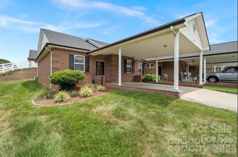 6277 Iris Court, Denver, NC - 1 bed, 1 bath, 982 sqft - $213,000