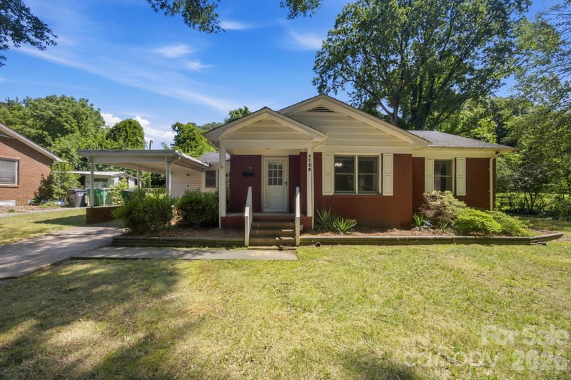 3129 Iredell Drive, Charlotte, NC - 3 beds, 1 bath, 906 sqft - $210,000