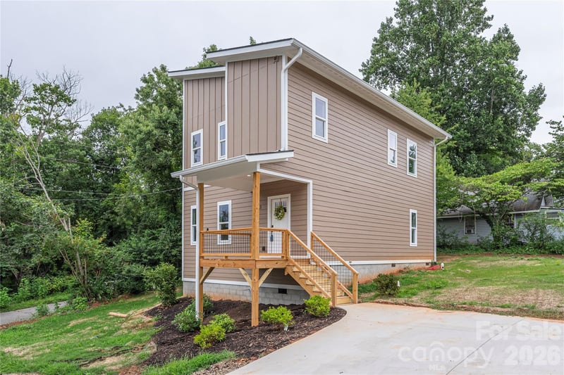 33 Elkwood Avenue, Asheville, NC - 3 beds, 2.5 baths, 1,706 sqft - $475,000