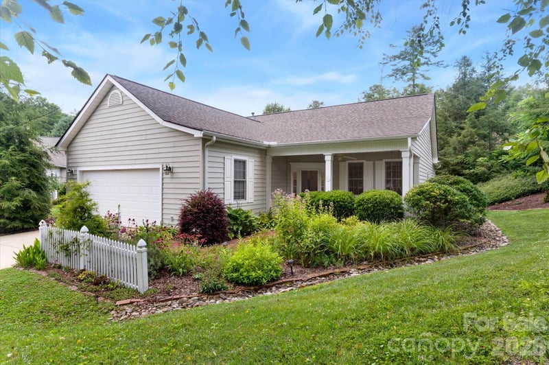 36 Sheffield Place, Brevard, NC - 2 beds, 2 baths, 1,571 sqft - $575,000