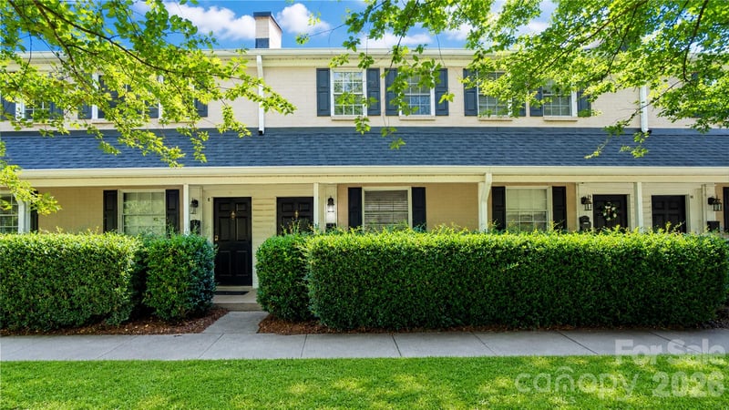 1224 Green Oaks Lane F, Charlotte, NC - 2 beds, 1.5 baths, 896 sqft - $235,000