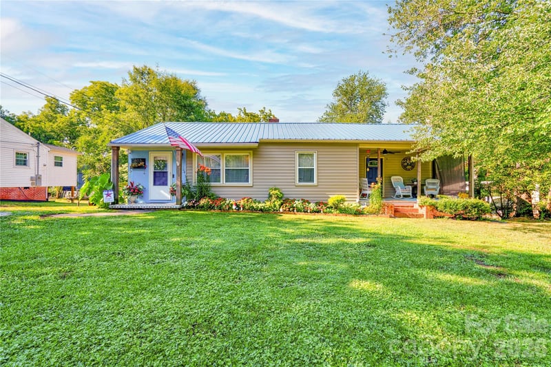 803 Westview Street, Shelby, NC - 2 beds, 1 bath, 1,351 sqft - $218,000