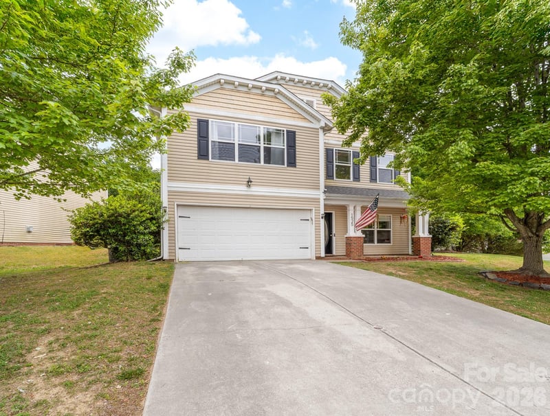 1525 Ladora Drive, Charlotte, NC - 4 beds, 2.5 baths, 2,703 sqft - $435,000