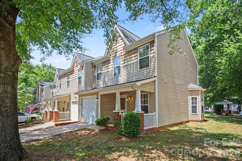 5604 Santeelah Court, Charlotte, NC - 2 beds, 2.5 baths, 1,306 sqft - $240,000