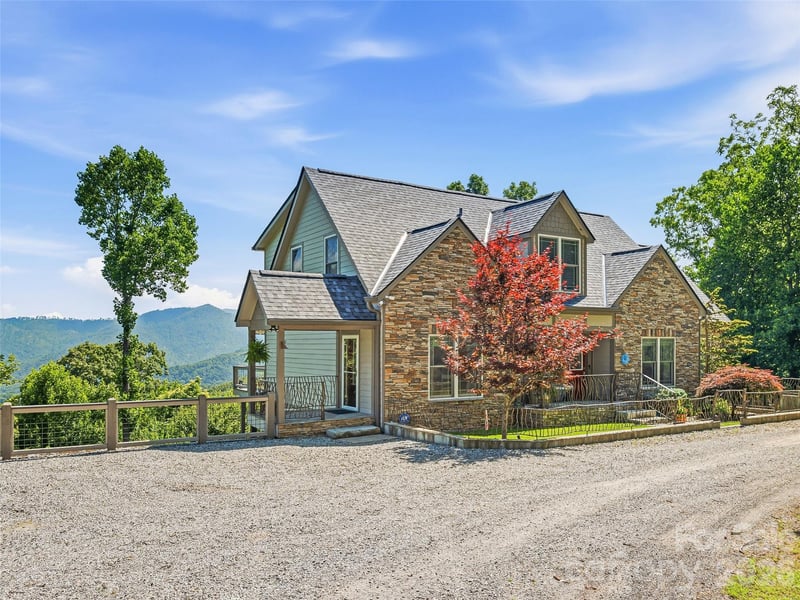 15 Patton Circle, Asheville, NC - 4 beds, 4.5 baths, 3,914 sqft - $1,495,000