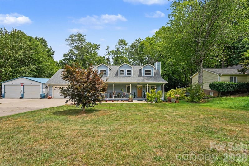 1446 32nd Street Court NE, Conover, NC - 3 beds, 2.5 baths, 1,868 sqft - $315,000