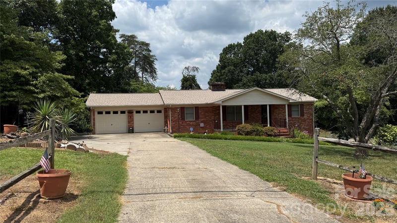 3858 Dover Street, Claremont, NC - 3 beds, 2 baths, 1,680 sqft - $319,900