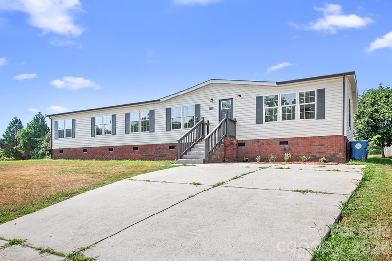 1509 Keystone Drive, Salisbury, NC - 3 beds, 2 baths, 1,822 sqft - $300,000