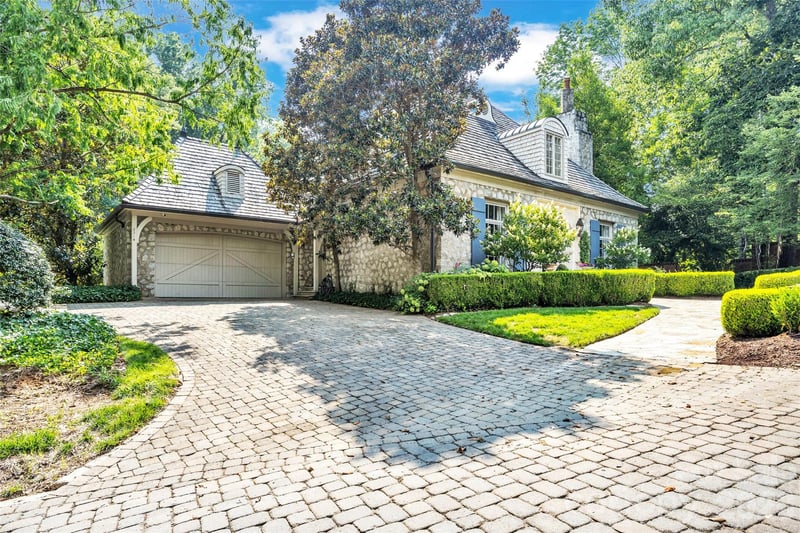 2214 La Maison Drive, Charlotte, NC - 4 beds, 3.5 baths, 5,123 sqft - $1,650,000