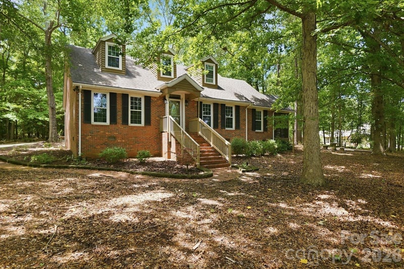 9475 Man O War Road, Fort Mill, SC - 3 beds, 2 baths, 2,122 sqft - $625,000