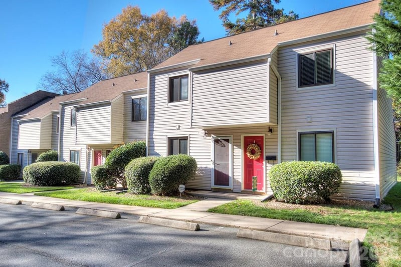 951 Hollywood Street K, Charlotte, NC - 2 beds, 1.5 baths, 855 sqft - $1,400