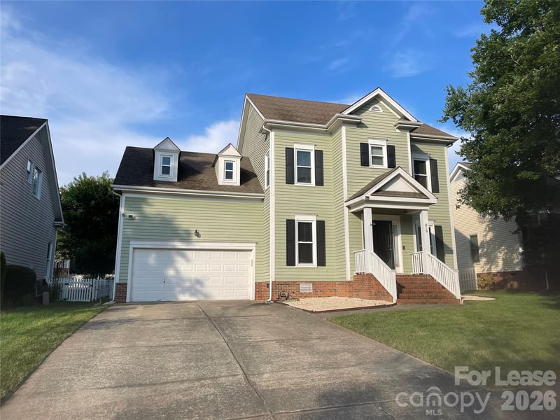 819 Stargard Court, Charlotte, NC - 4 beds, 2.5 baths, 2,097 sqft - $3,100
