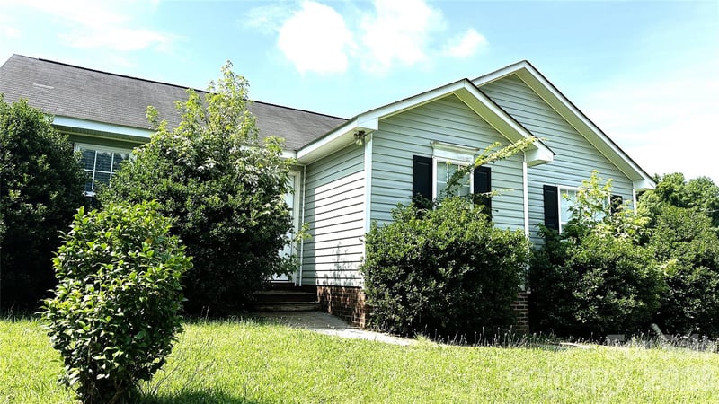5113 Milhaven Lane, Charlotte, NC - 3 beds, 2 baths, 1,069 sqft - $279,900