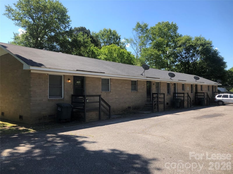 1316 Linwood Road, Gastonia, NC - 2 beds, 1 bath, 680 sqft - $950