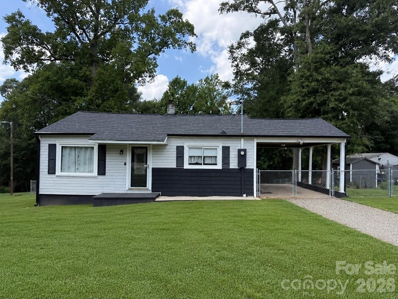 648 Summerow Road, Stanley, NC - 2 beds, 1 bath, 800 sqft - $229,000