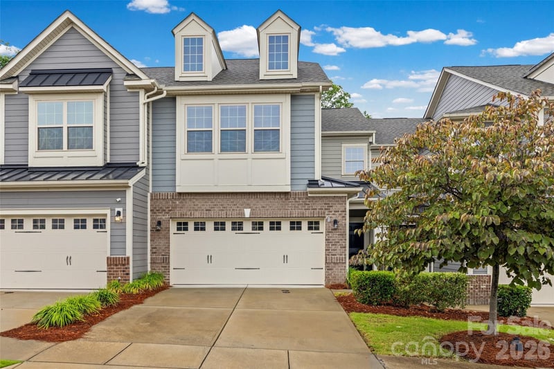 623 Amber Meadows Way, Fort Mill, SC - 3 beds, 2.5 baths, 1,911 sqft - $409,000