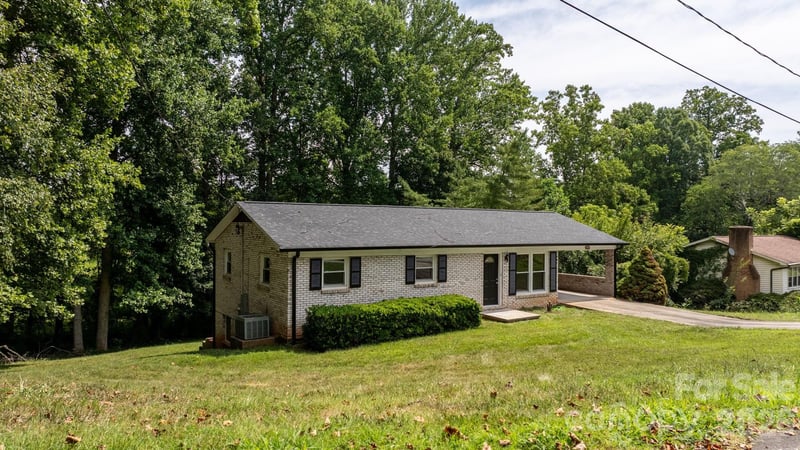 2428 Cedar Valley Drive, Conover, NC - 3 beds, 2 baths, 2,056 sqft - $269,000