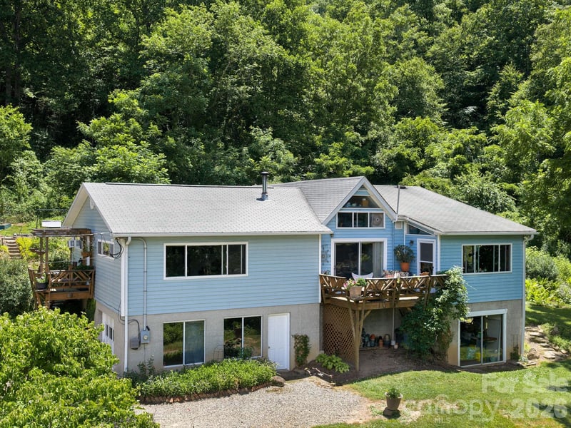 46 Perennial Ridge, Weaverville, NC - 3 beds, 2 baths, 1,848 sqft - $1,200,000
