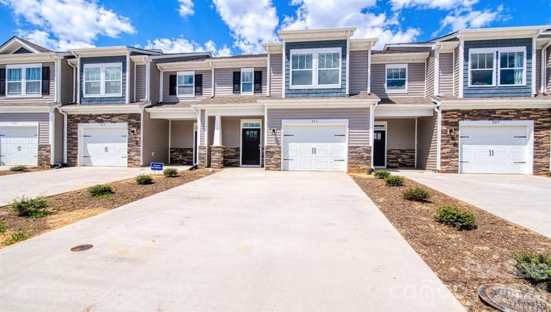 50 Creekview Road, Hendersonville, NC - 3 beds, 2.5 baths, 1,674 sqft - $323,190