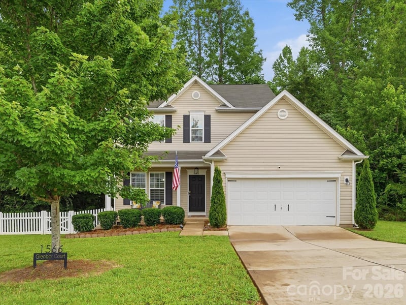 1566 Glenbar Court, Clover, SC - 3 beds, 2.5 baths, 1,530 sqft - $329,000