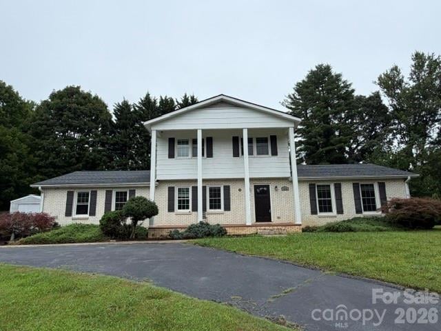 1376 Glenheath Drive, Hendersonville, NC - 3 beds, 2.5 baths, 1,927 sqft - $468,895