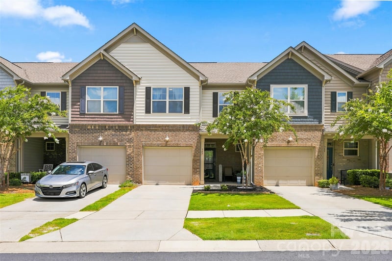 347 Kennebel Place, Fort Mill, SC - 3 beds, 2.5 baths, 1,676 sqft - $350,000