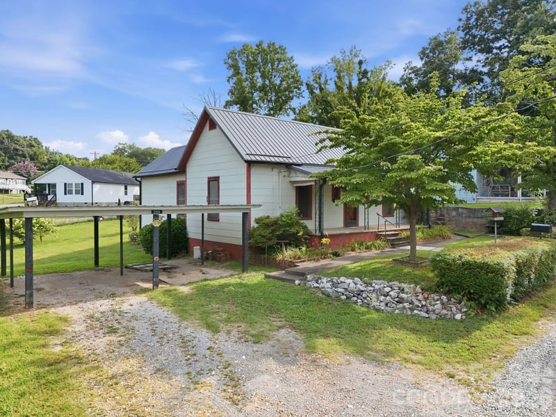 209 Virginia Avenue, Marion, NC - 1 bed, 1 bath, 1,069 sqft - $195,000