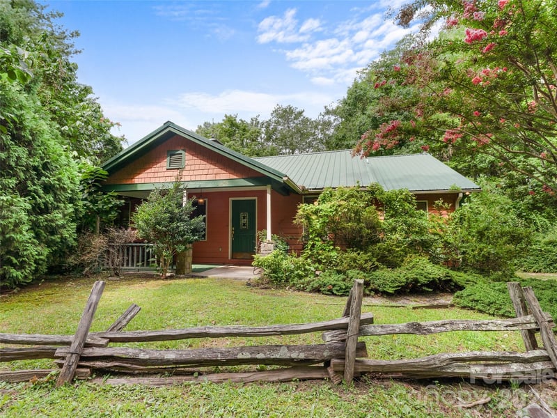 95 Substation Road, Saluda, NC - 3 beds, 2.5 baths, 1,819 sqft - $450,000