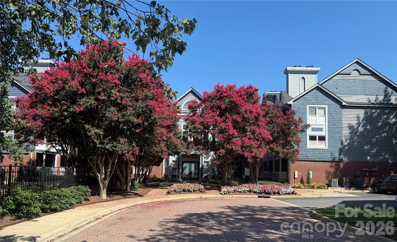 525 N Graham Street Apt 2E, Charlotte, NC - 1 bed, 1 bath, 580 sqft - $199,999