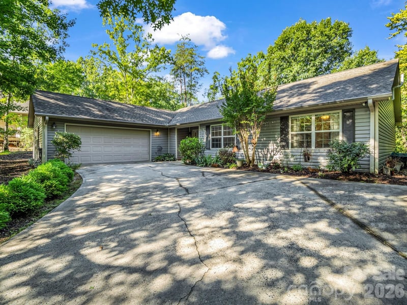 141 Dalton Court, Lake Lure, NC - 3 beds, 2.5 baths, 1,722 sqft - $435,000