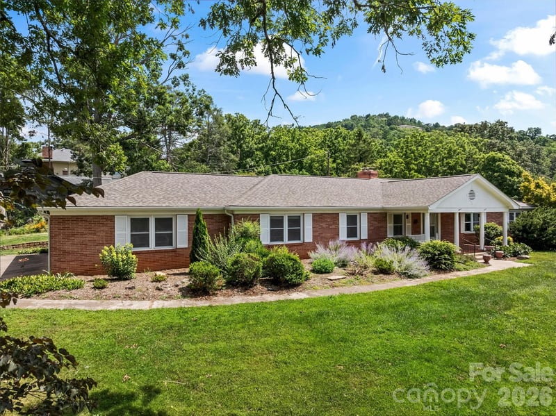 21 Hamburg Drive, Weaverville, NC - 3 beds, 3.5 baths, 3,884 sqft - $845,000