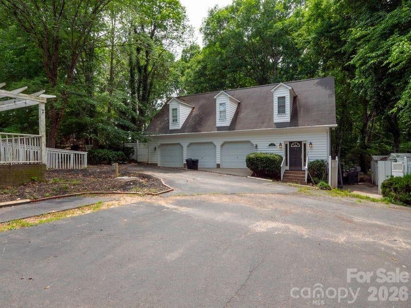 9126 S Providence Road, Waxhaw, NC - 2 beds, 4 baths, 2,062 sqft - $339,000