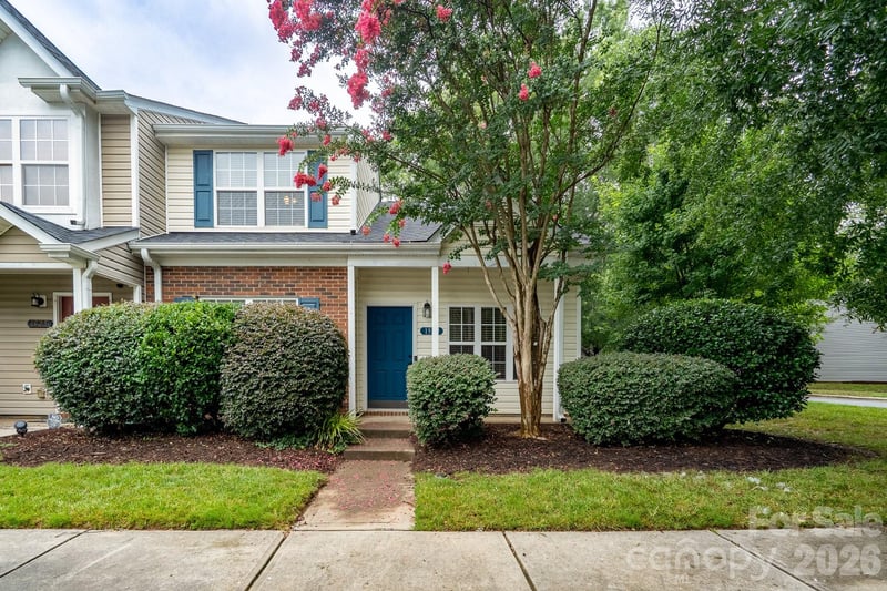 1929 Billingsville School Court, Charlotte, NC - 3 beds, 2.5 baths, 1,385 sqft - $264,900
