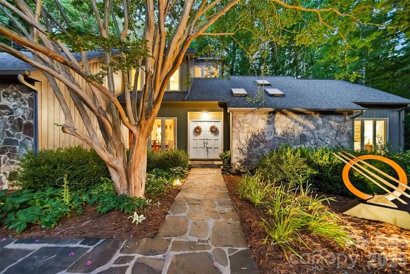 414 Stonecroft Drive SE, Lenoir, NC - 4 beds, 3 baths, 2,823 sqft - $629,900