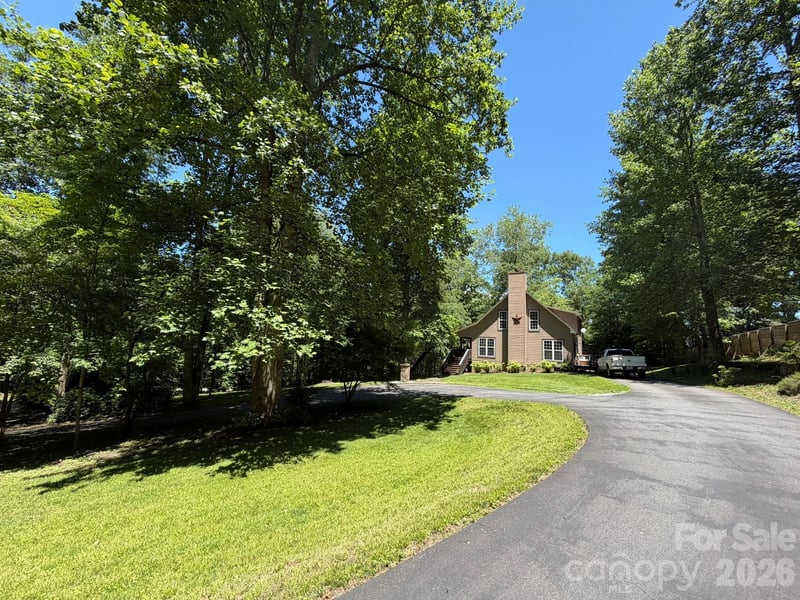 315 Honey Locust Lane, Whittier, NC - 3 beds, 2 baths, 1,660 sqft - $449,900