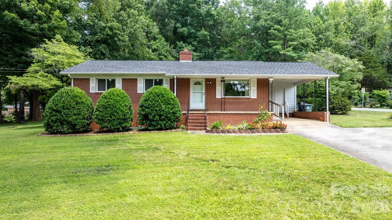 704 4th Street SW, Conover, NC - 3 beds, 1.5 baths, 1,517 sqft - $300,000