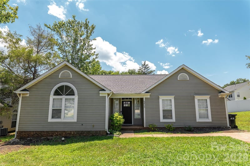 5423 Timbertop Lane, Charlotte, NC - 3 beds, 2 baths, 1,293 sqft - $316,000